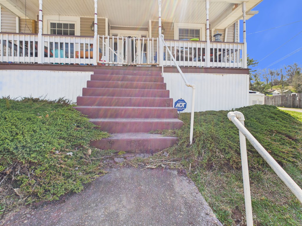 901 East Myles Avenue