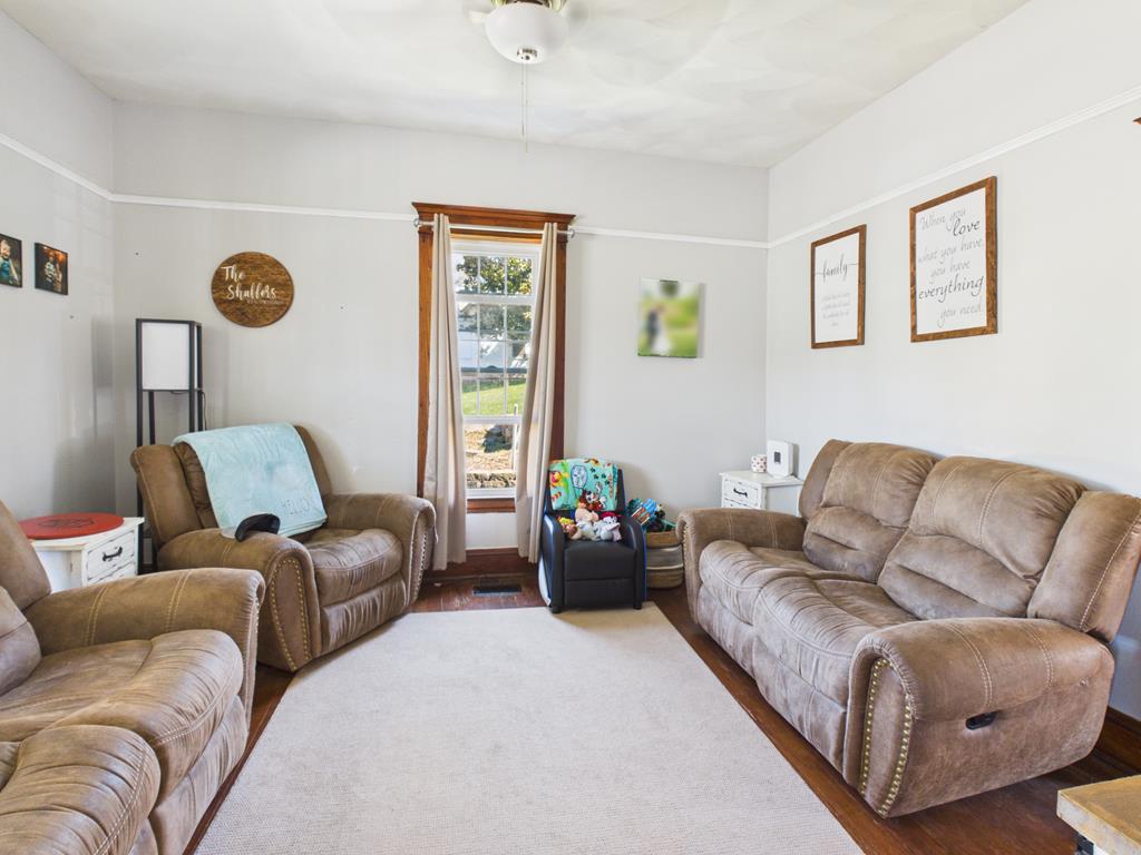 901 East Myles Avenue