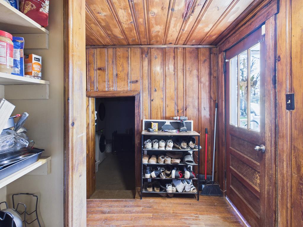 901 East Myles Avenue