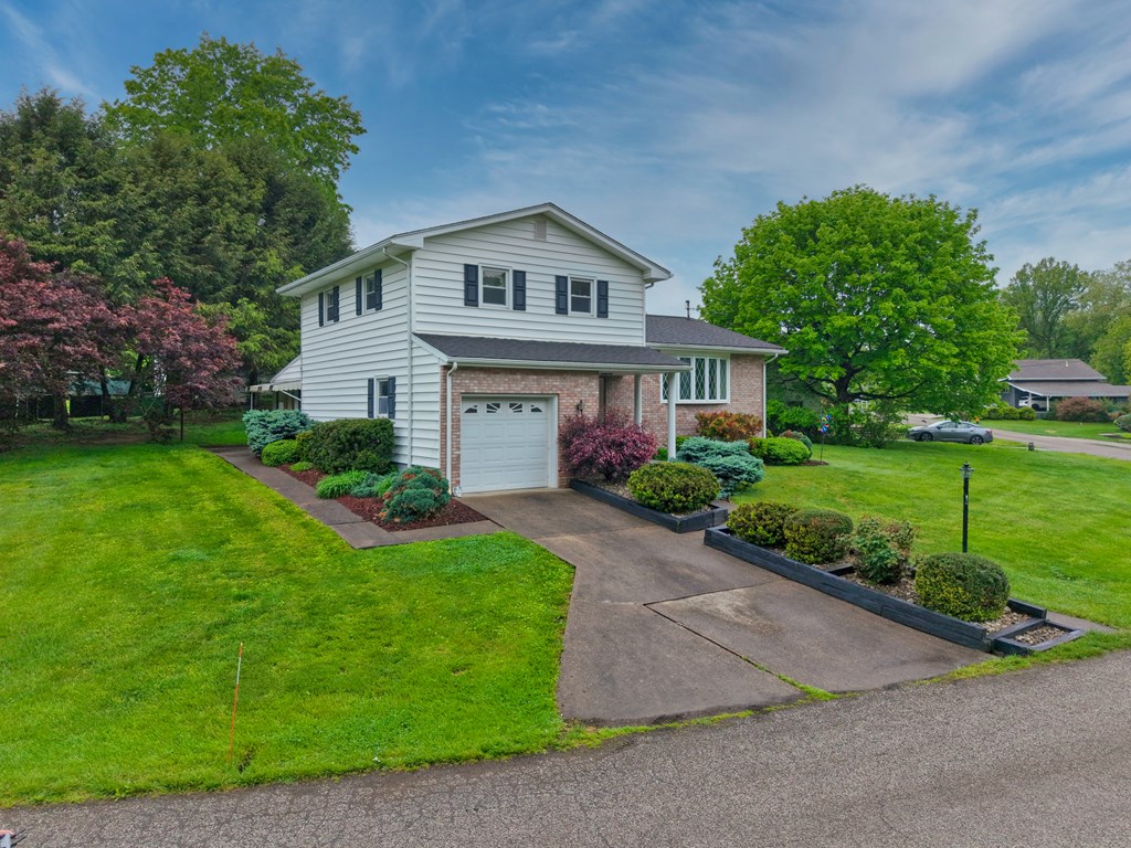 826 Country Club Drive