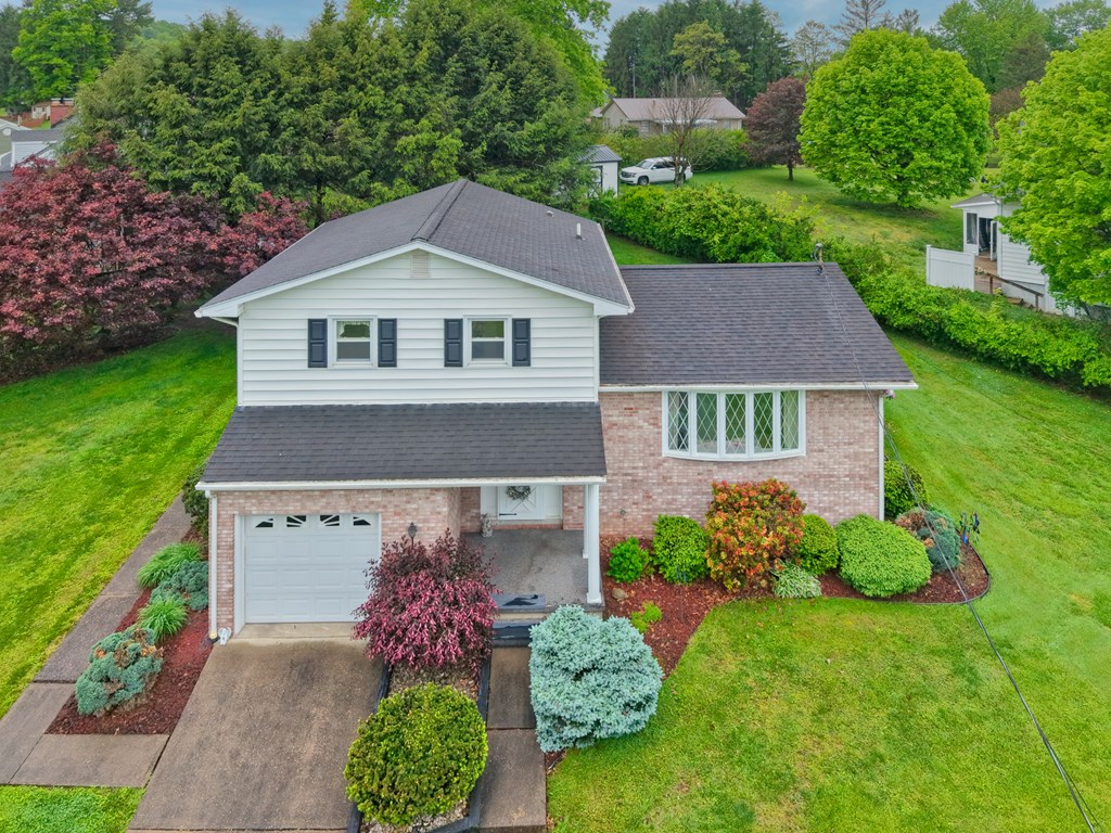 826 Country Club Drive