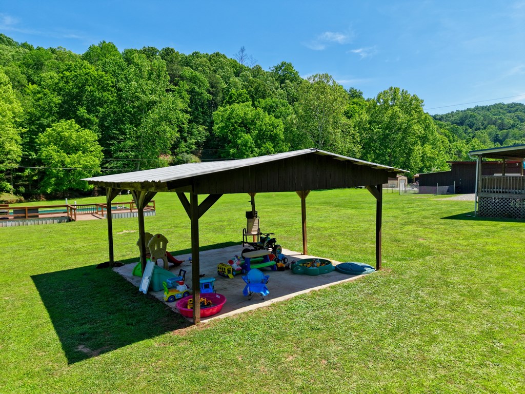 1055 Hog Run Road
