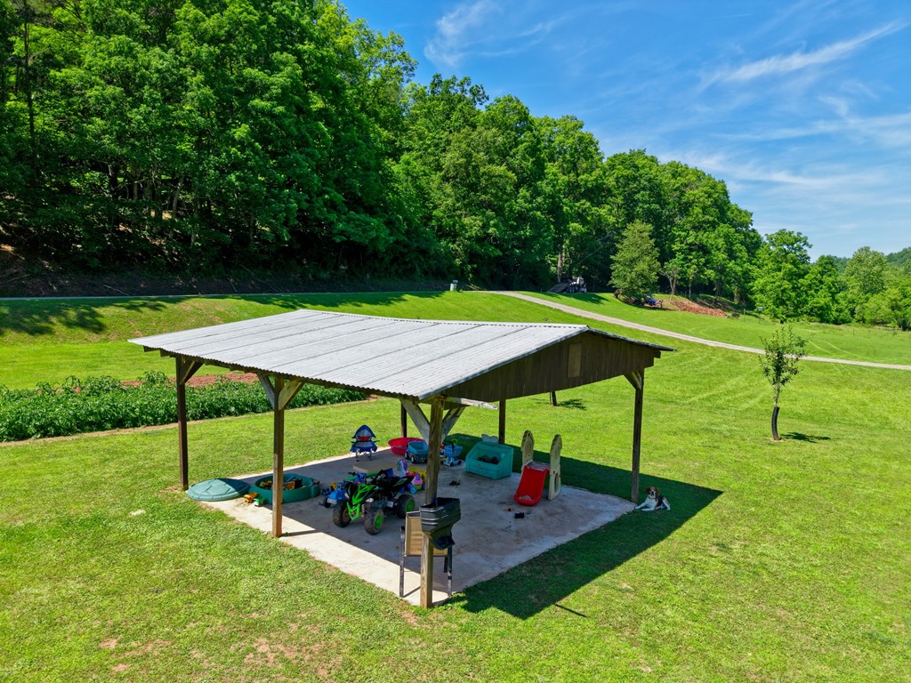 1055 Hog Run Road