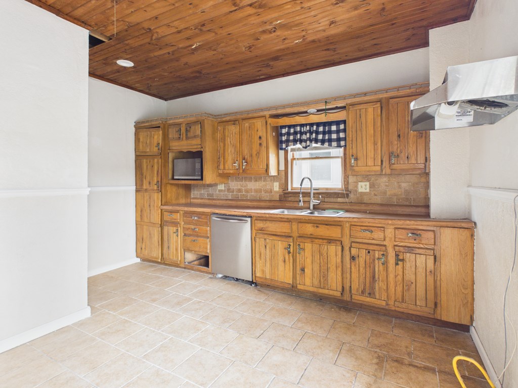246 Maple Avenue