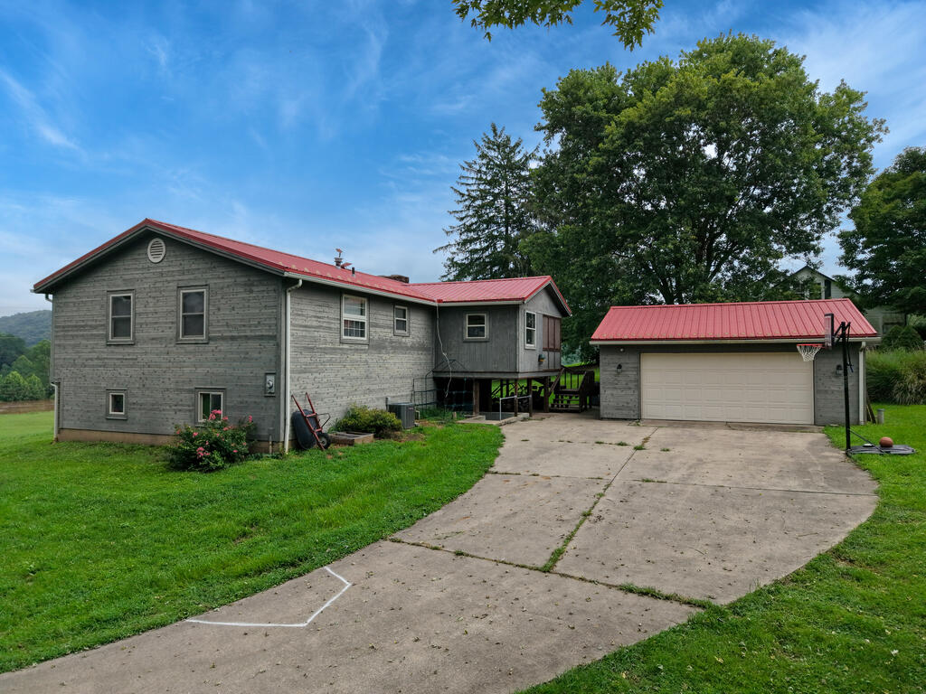 1984 Hebron Road, St. Marys