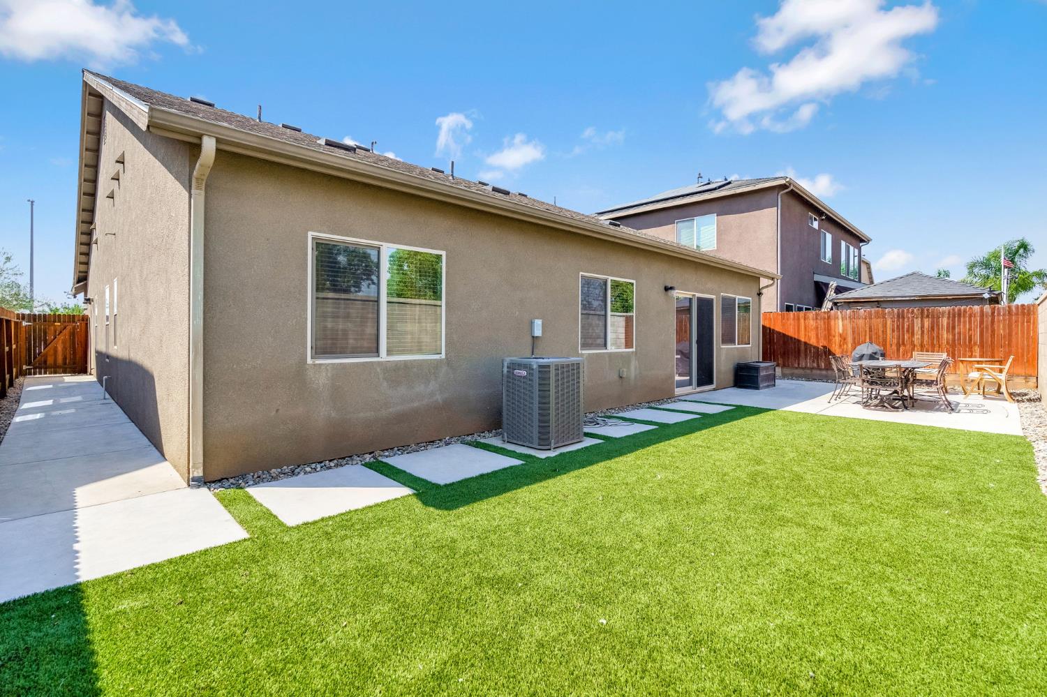 5286 N Maruyama Avenue