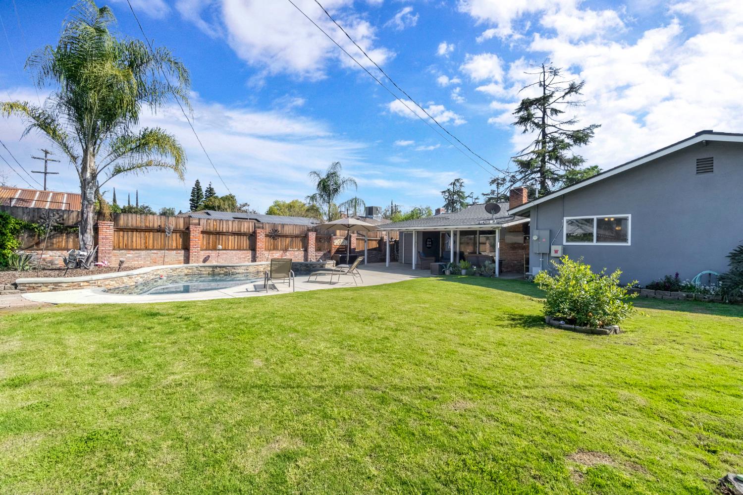 1035 E Fairmont Avenue