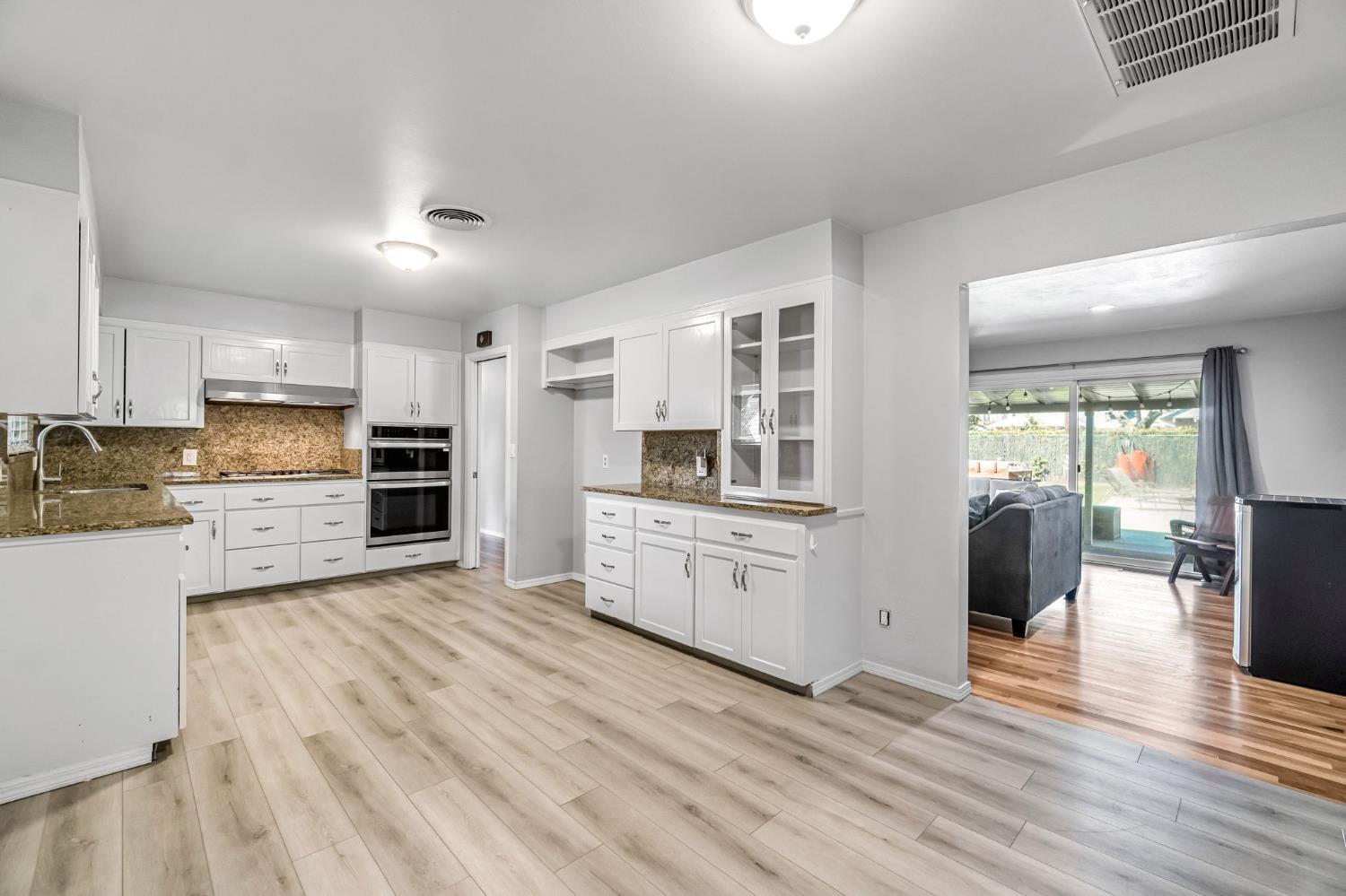 1035 E Fairmont Avenue