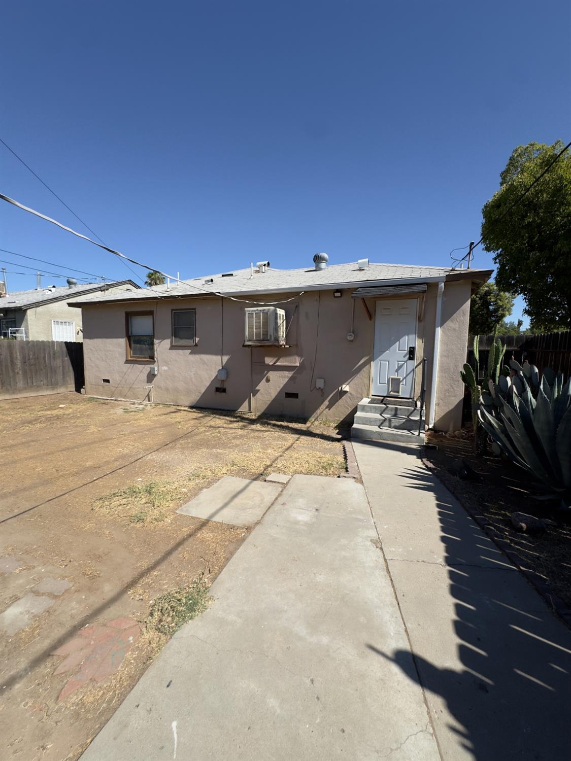 1242 E Shields Avenue