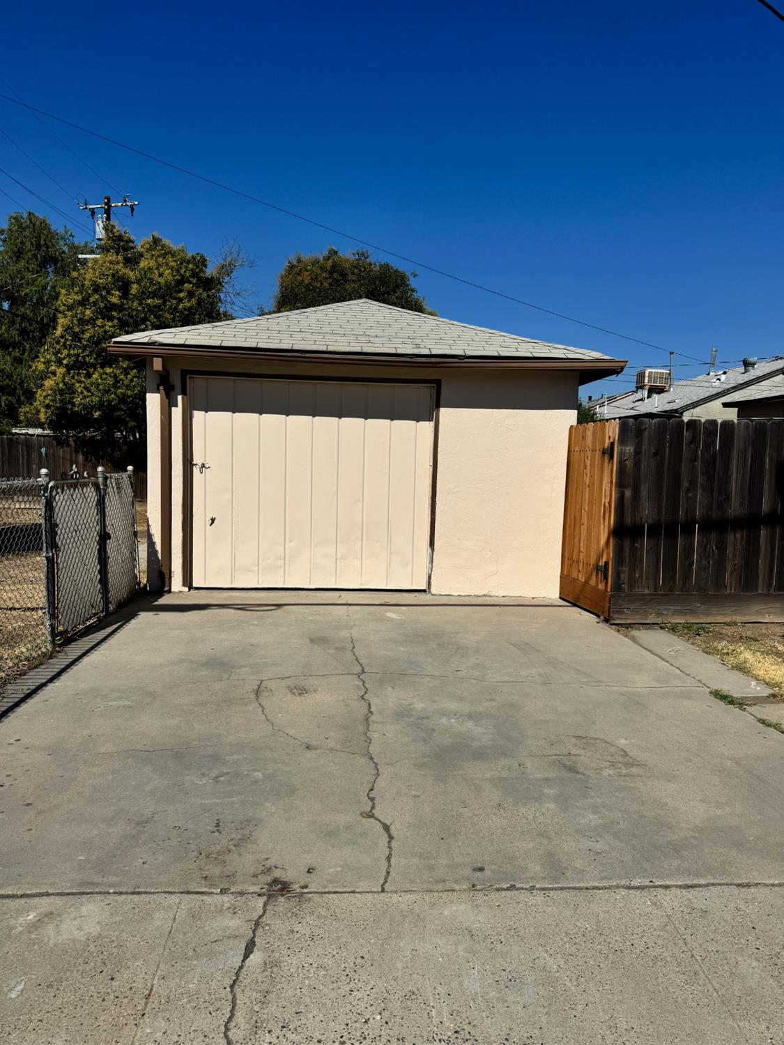 1242 E Shields Avenue