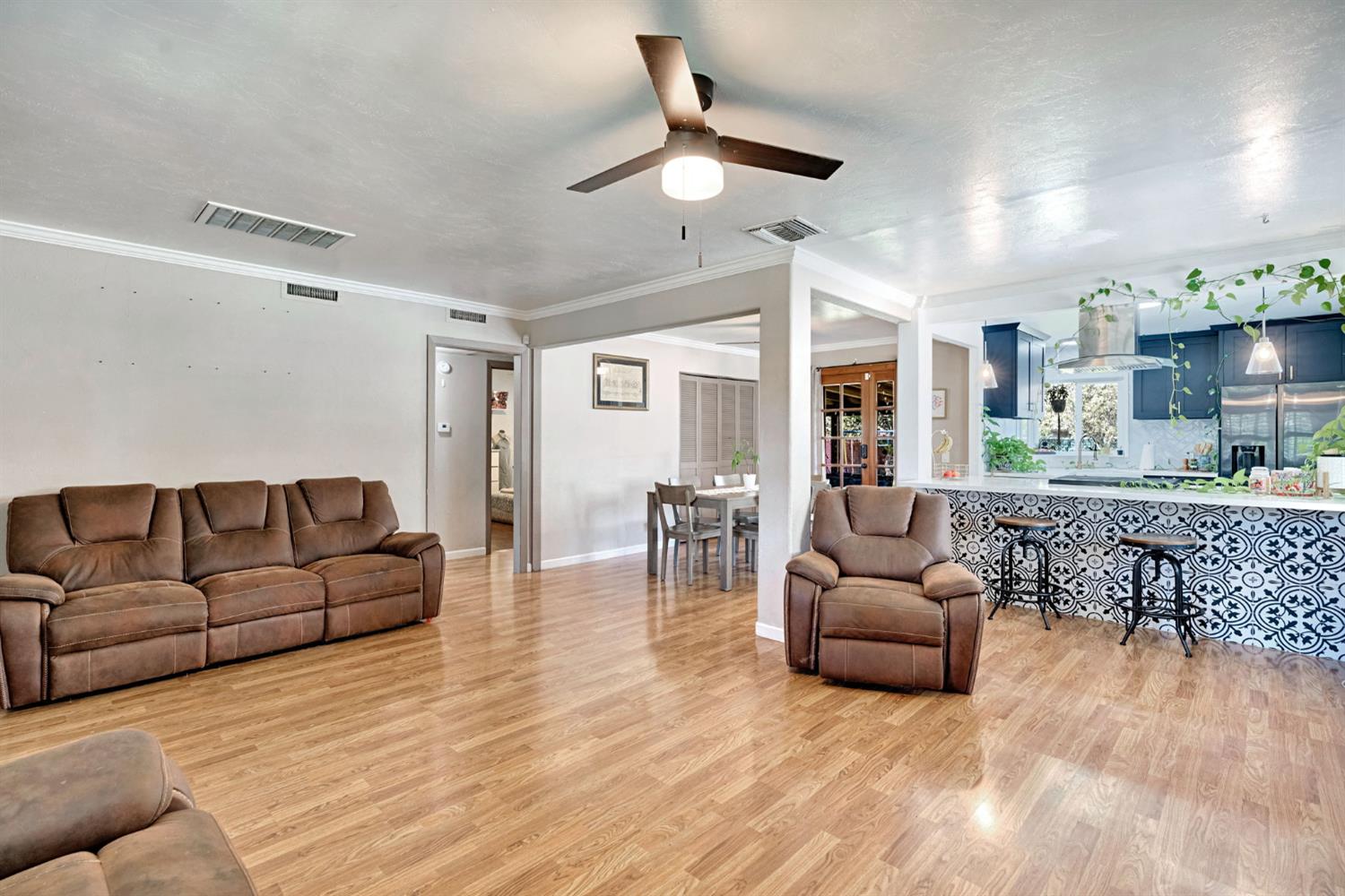 5045 E Tyler Avenue