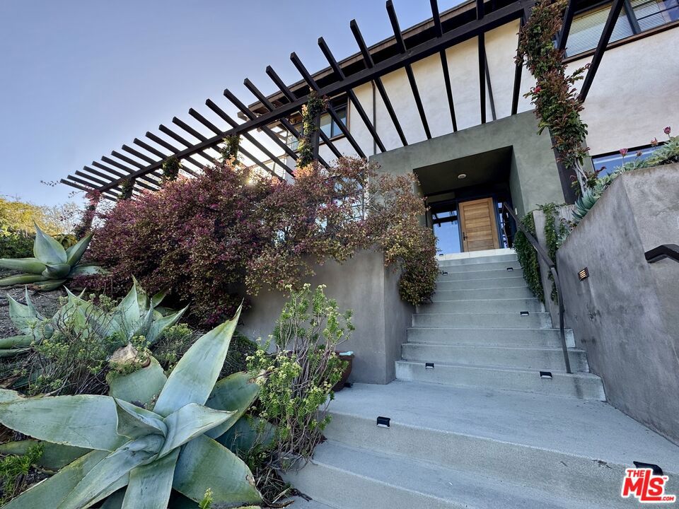 401 Nicholas Lane