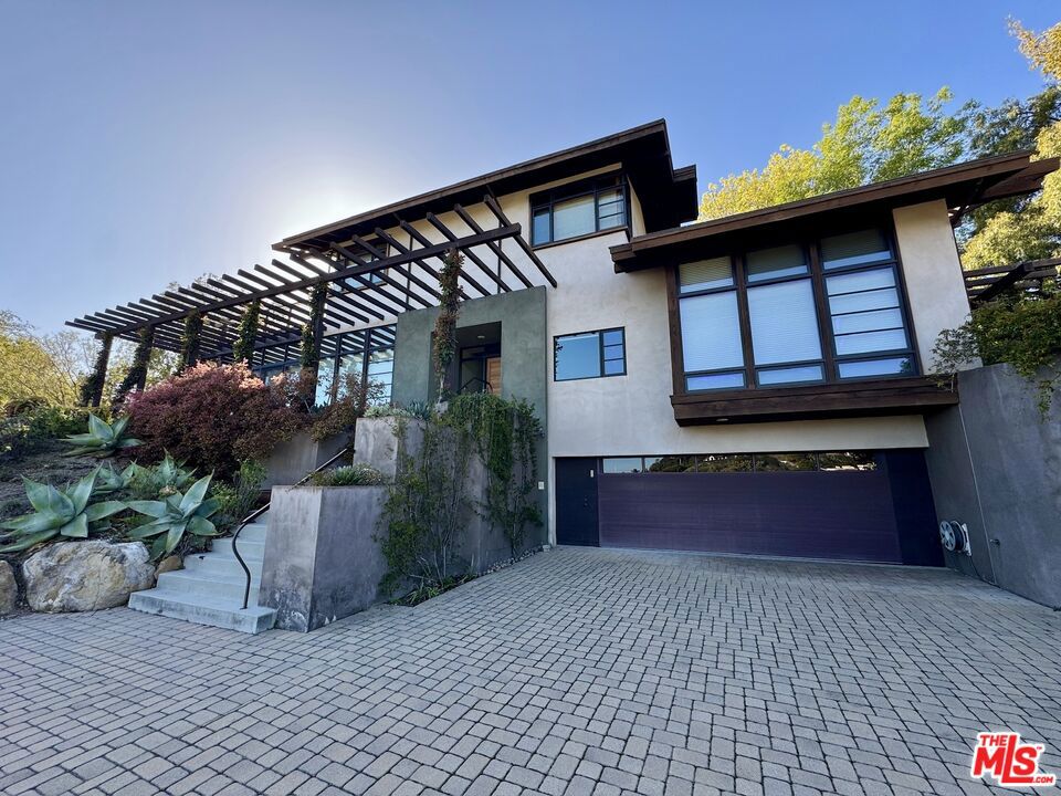 401 Nicholas Lane