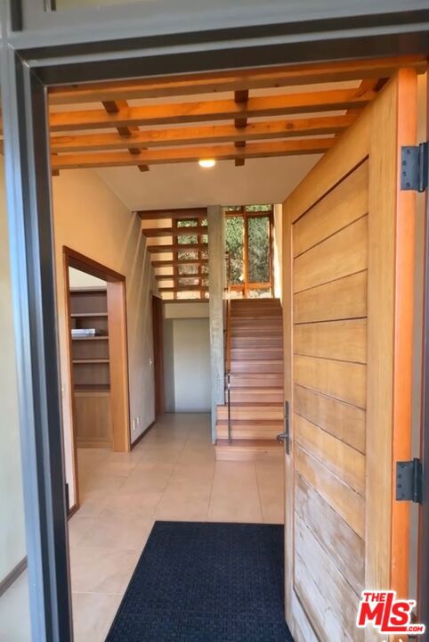 401 Nicholas Lane