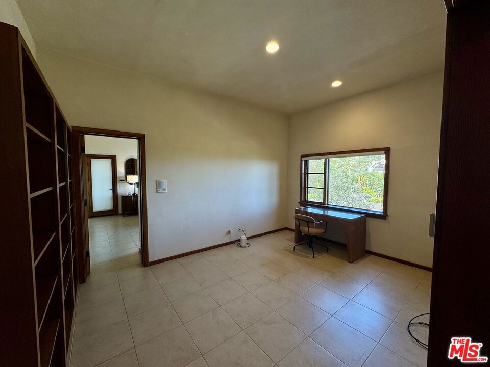 401 Nicholas Lane