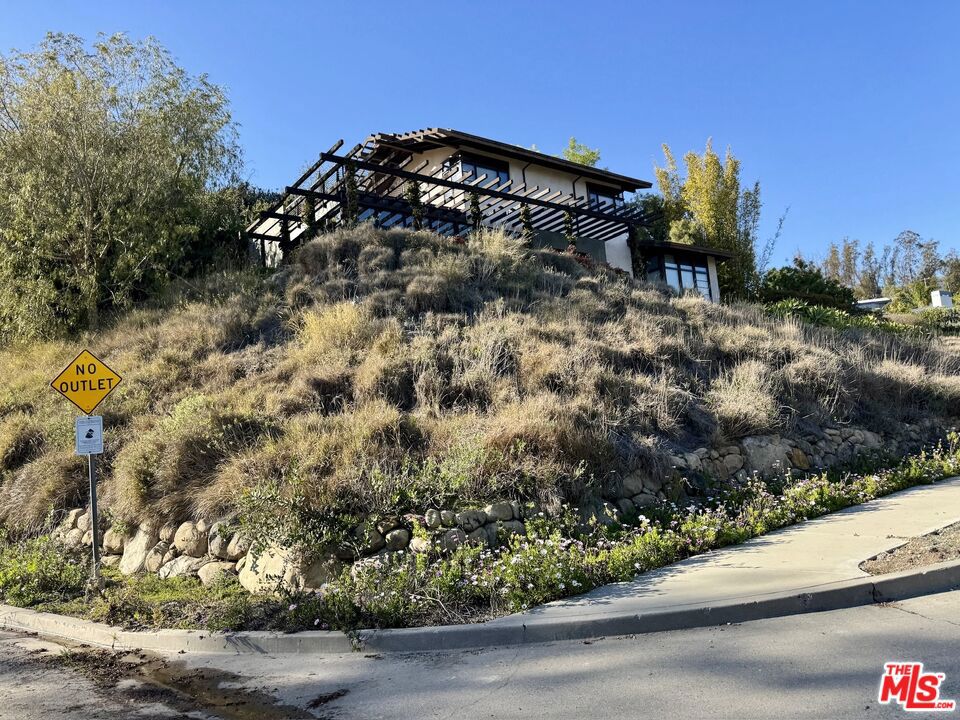 401 Nicholas Lane