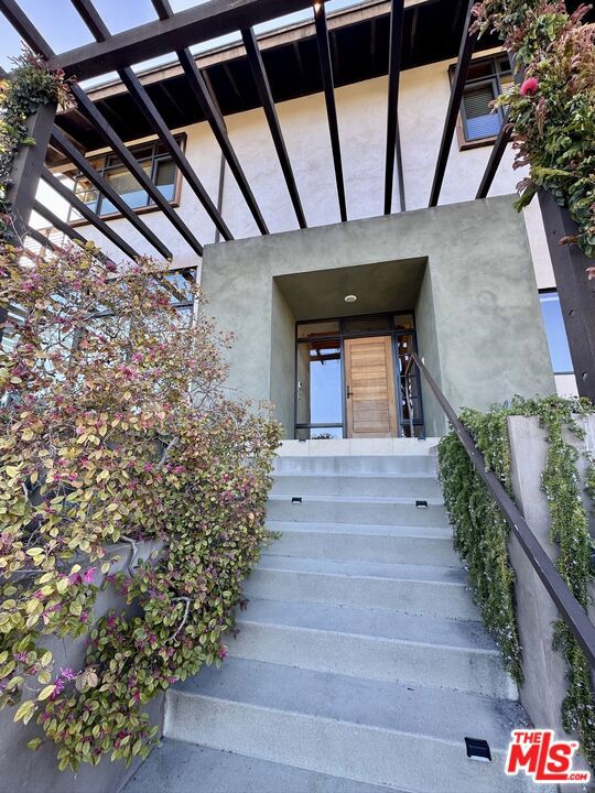 401 Nicholas Lane