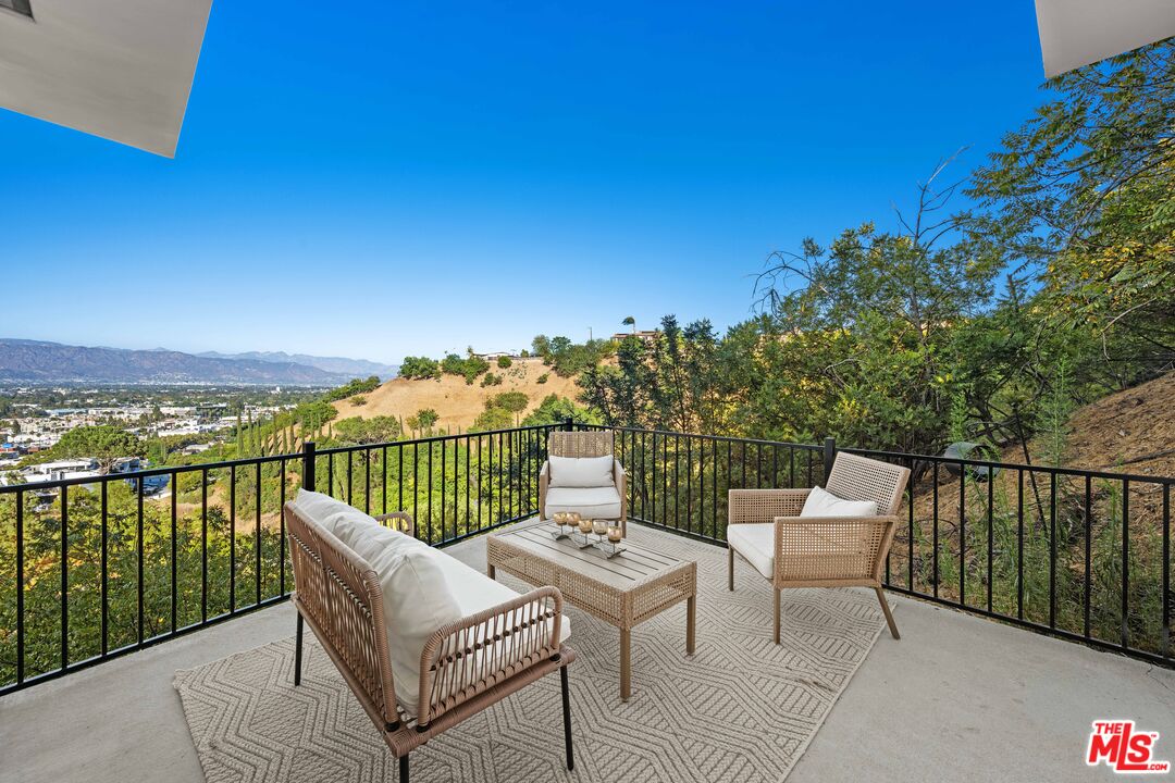 3631 Sunswept Dr