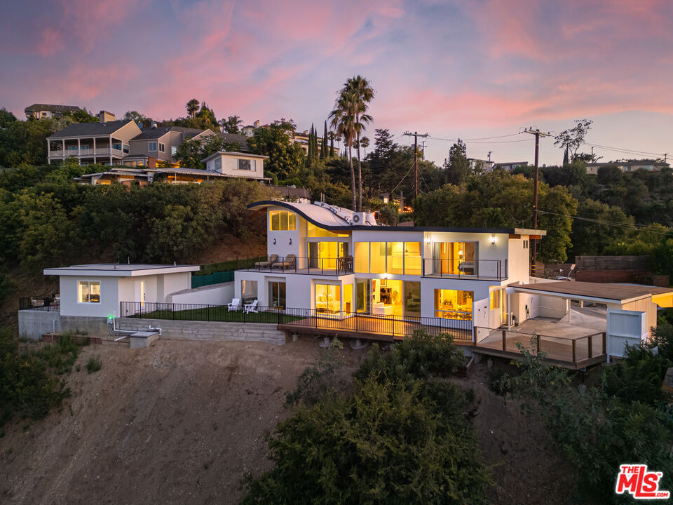 3631 Sunswept Dr