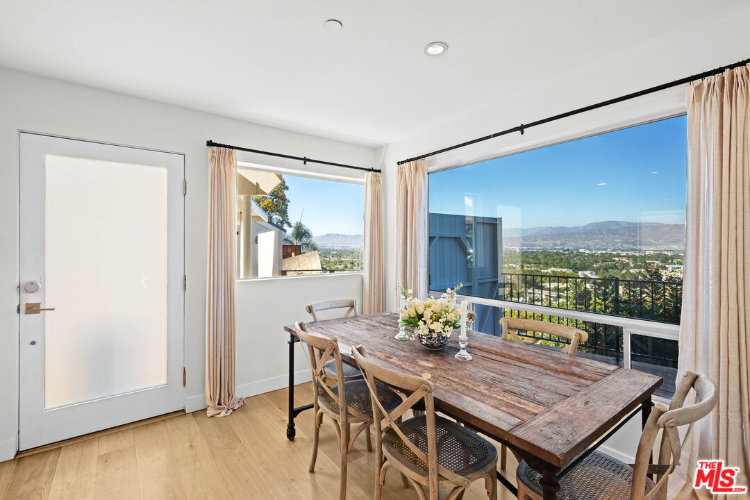 3631 Sunswept Dr