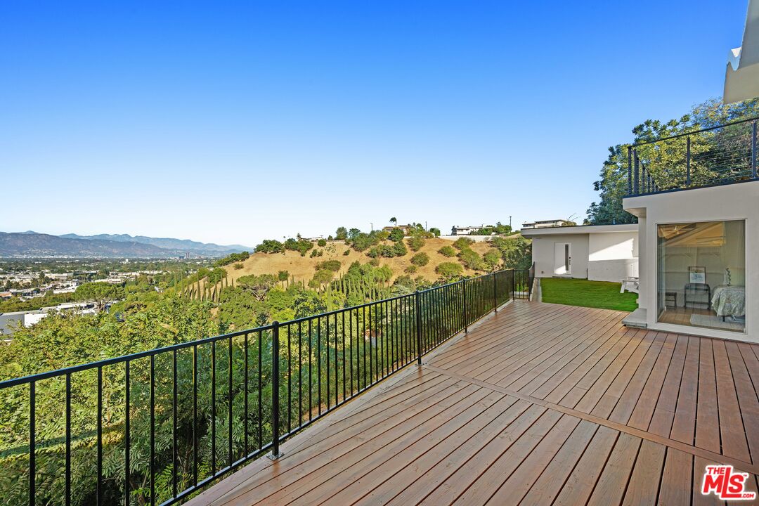 3631 Sunswept Dr