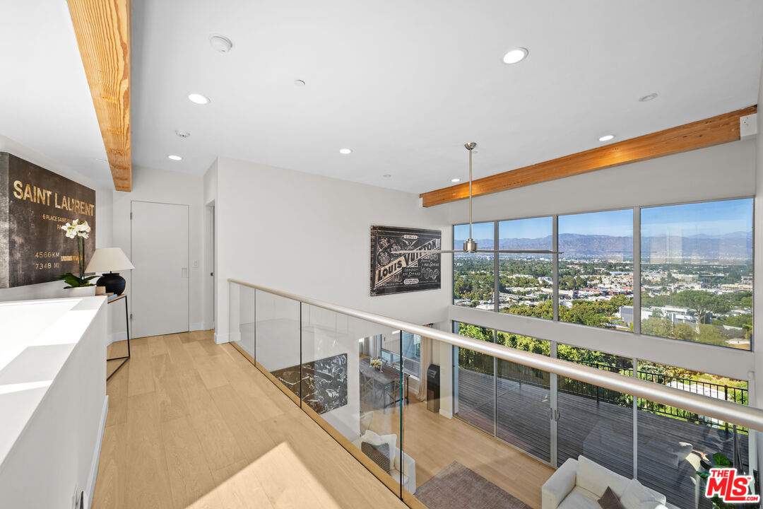 3631 Sunswept Dr