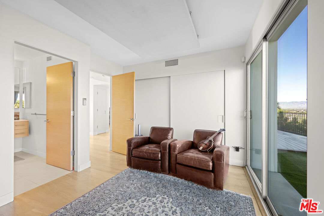3631 Sunswept Dr