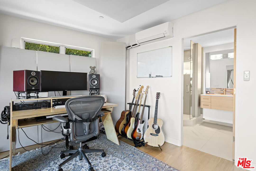 3631 Sunswept Dr