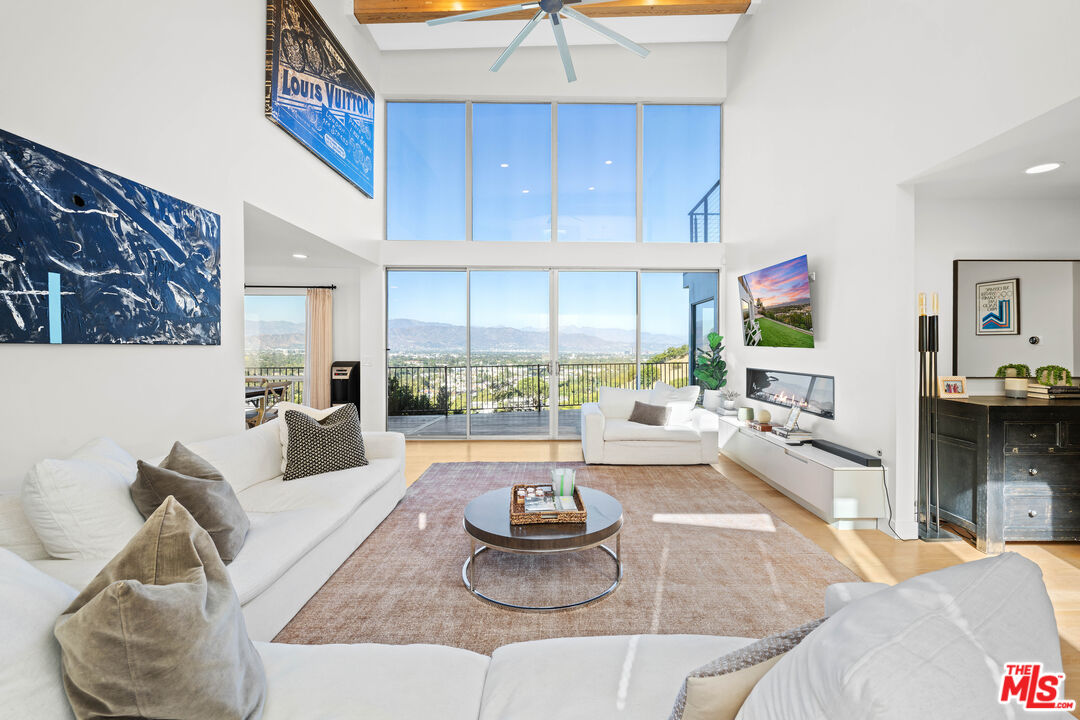 3631 Sunswept Dr