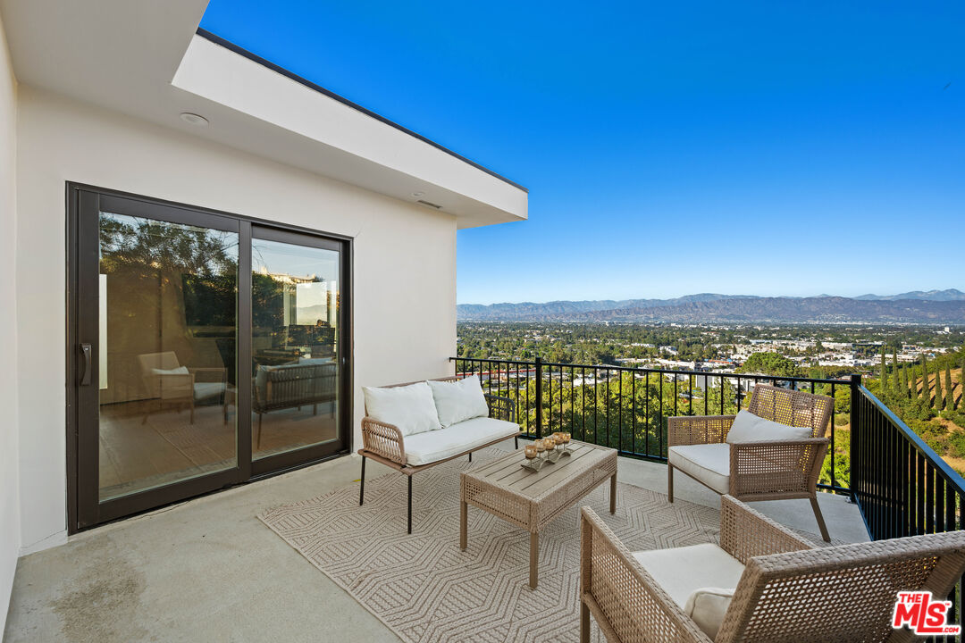 3631 Sunswept Dr