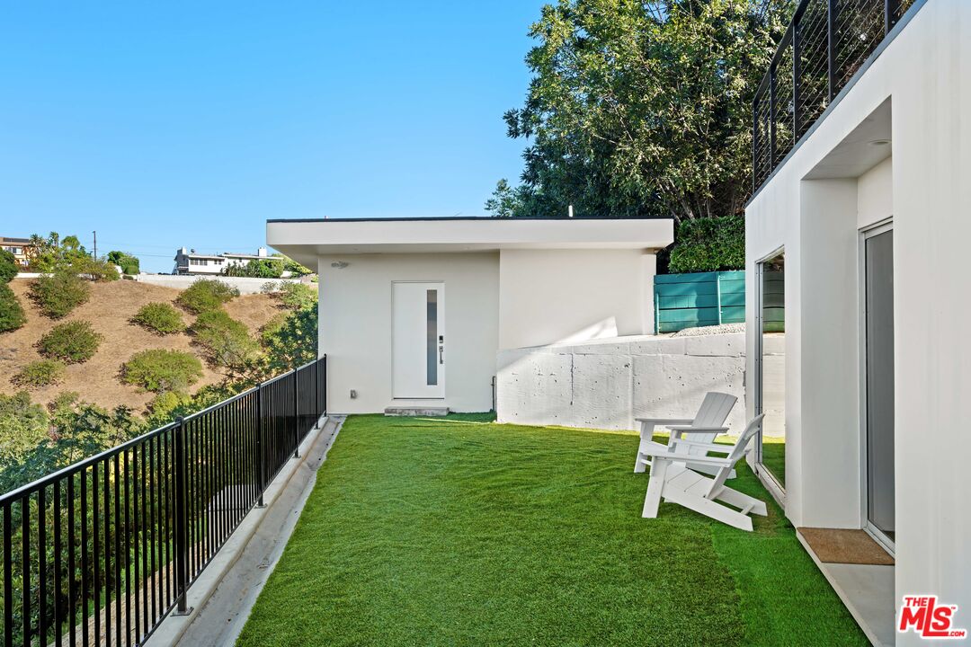 3631 Sunswept Dr