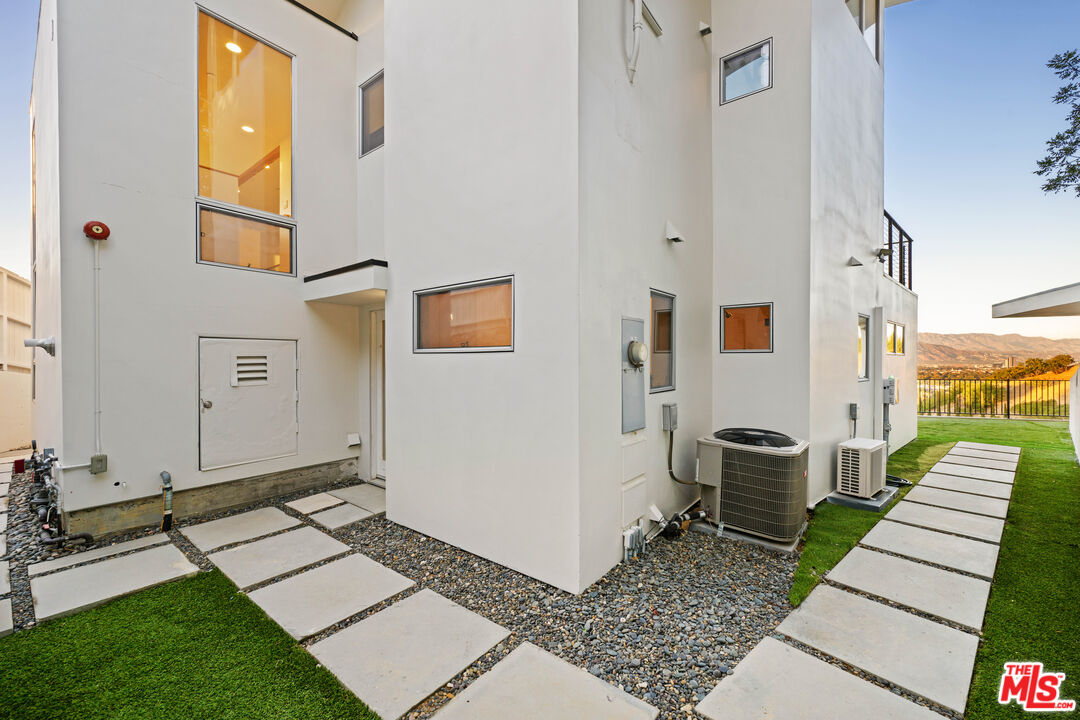 3631 Sunswept Dr