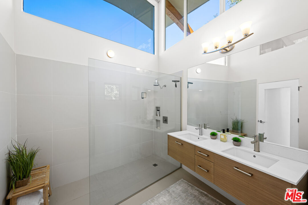 3631 Sunswept Dr