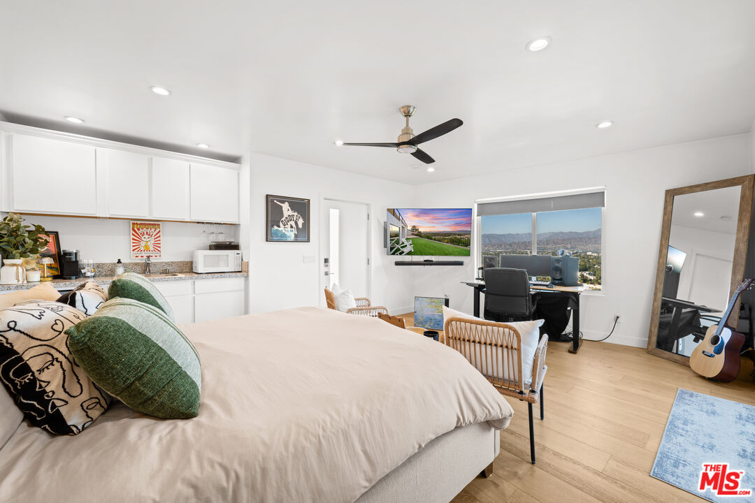 3631 Sunswept Dr
