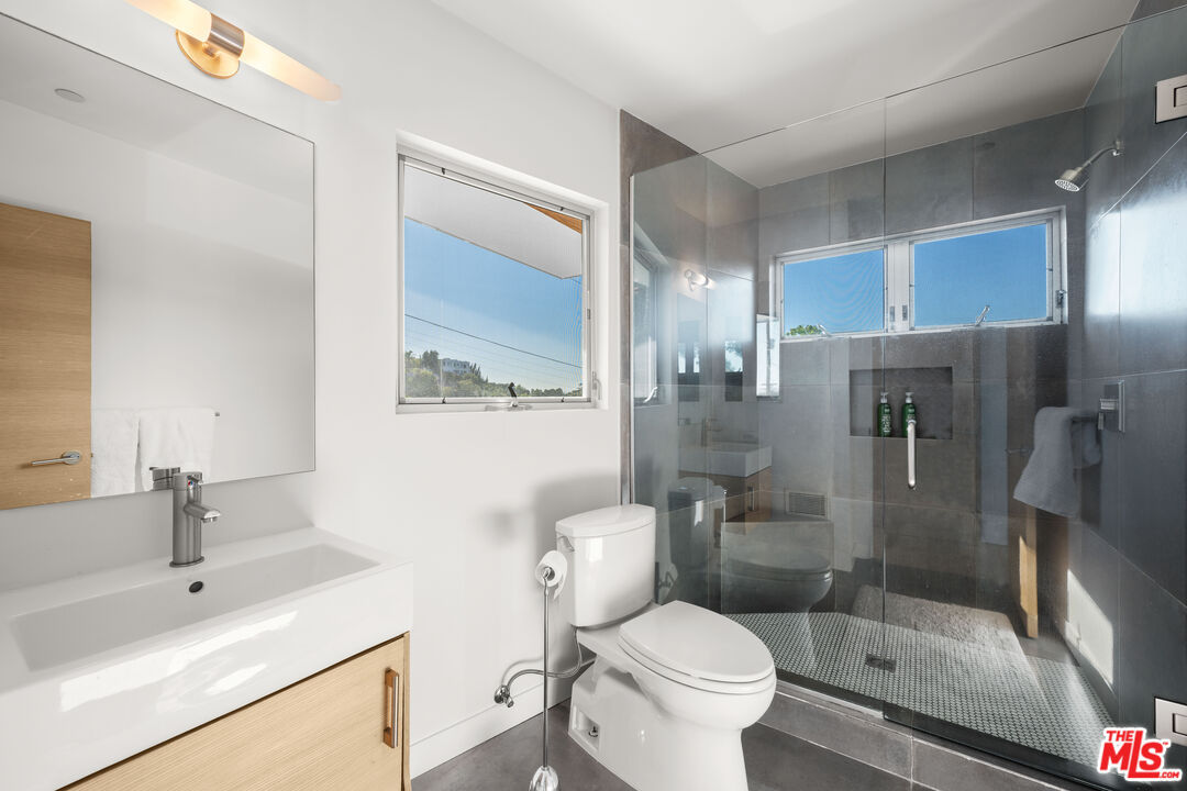 3631 Sunswept Dr