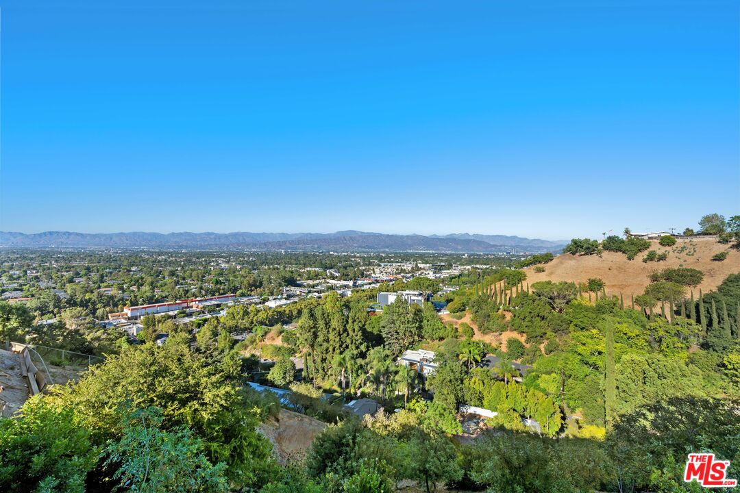 3631 Sunswept Dr