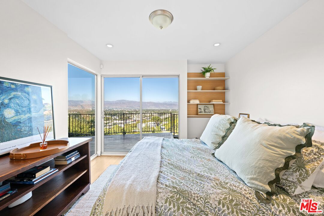 3631 Sunswept Dr