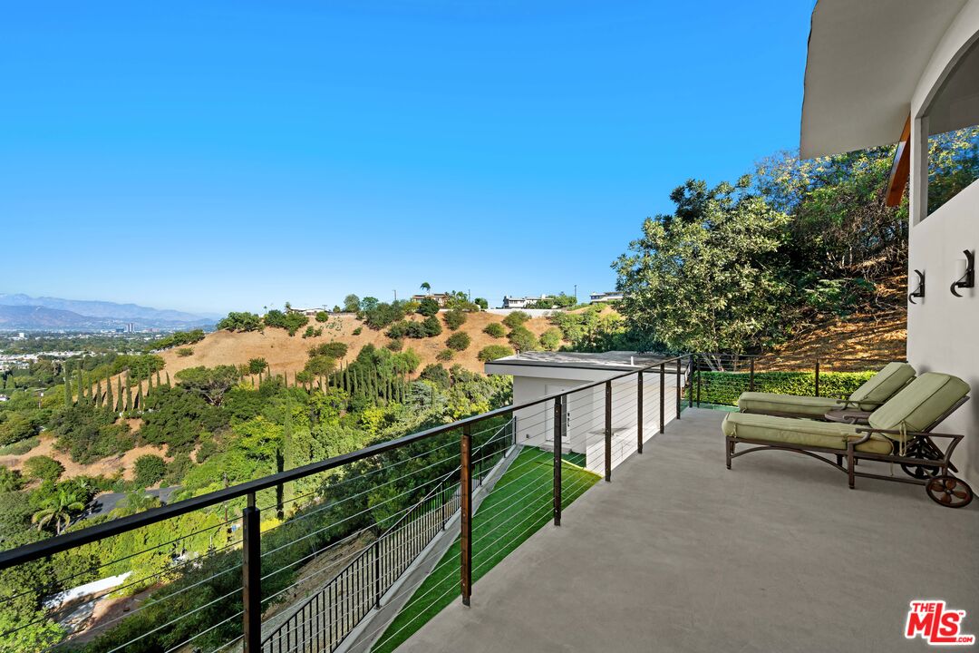 3631 Sunswept Dr