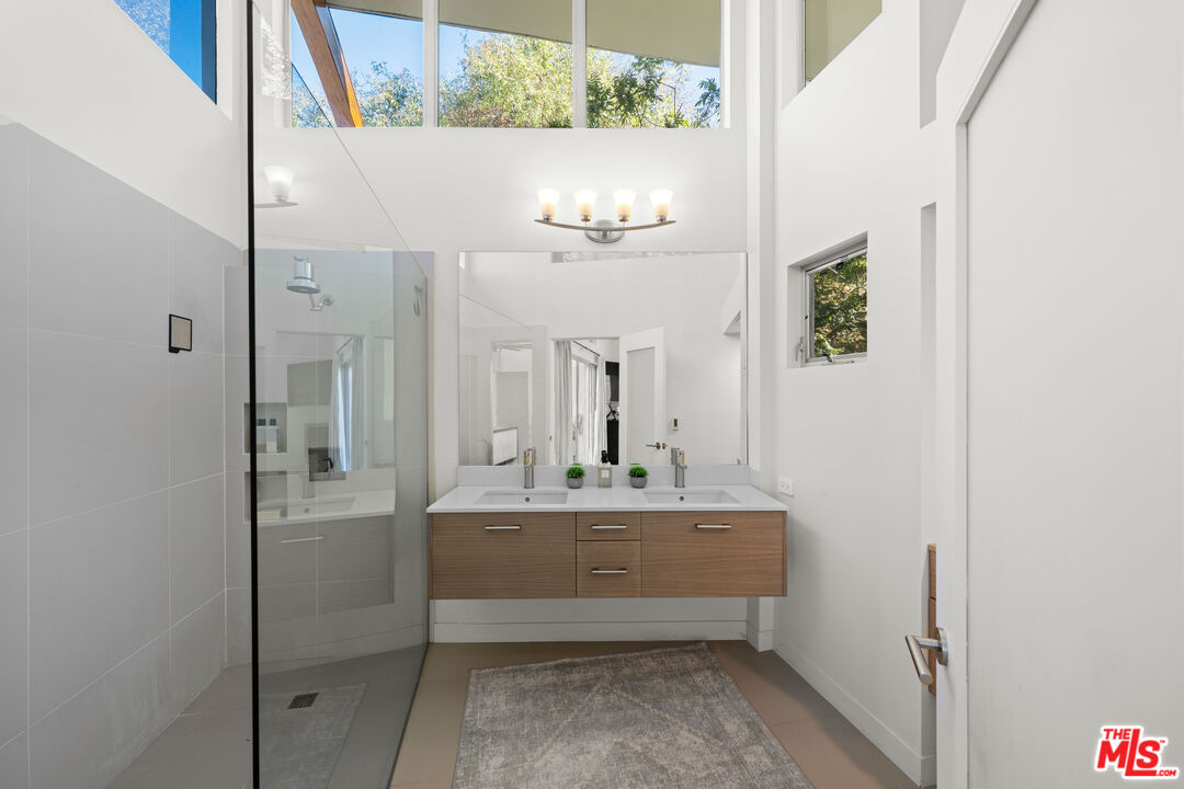 3631 Sunswept Dr