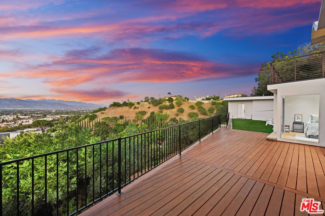 3631 Sunswept Dr