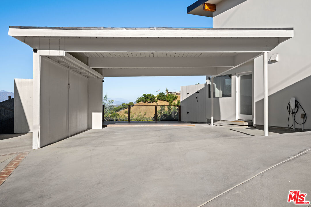 3631 Sunswept Dr