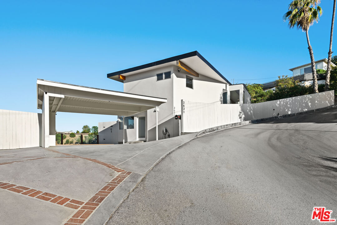 3631 Sunswept Dr