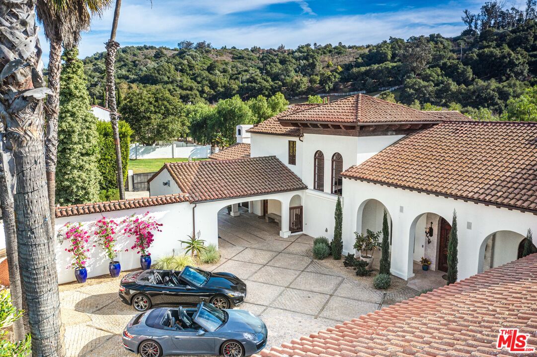 2347 E Valley Rd