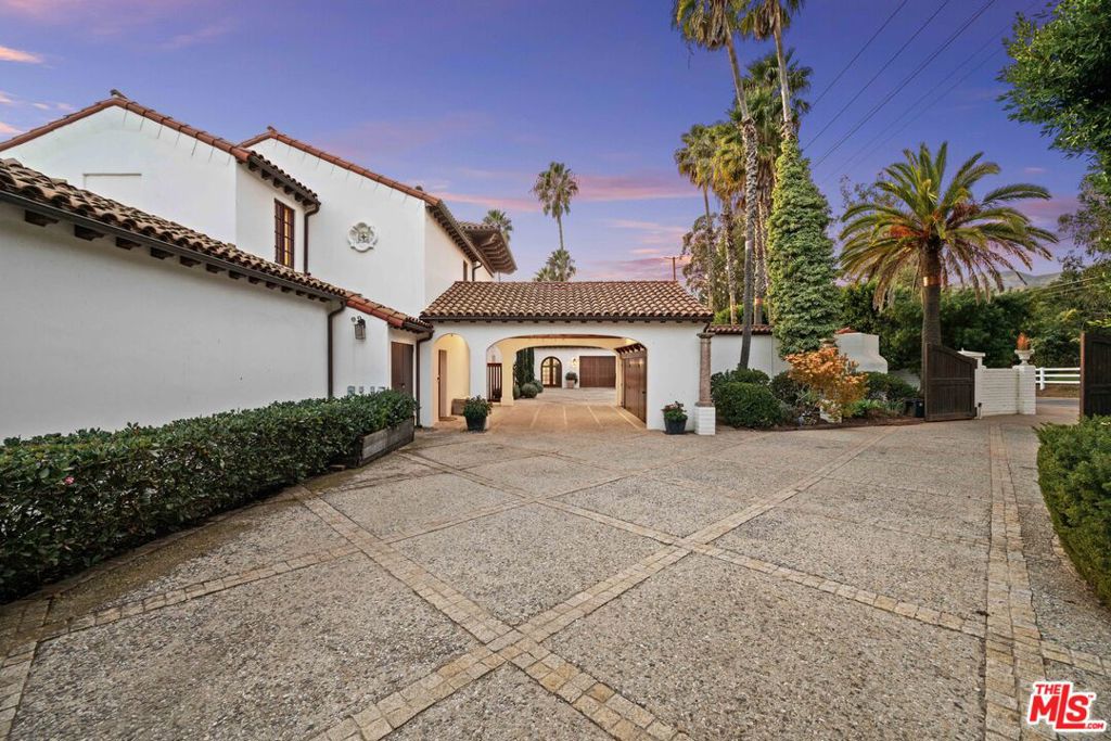 2347 E Valley Road