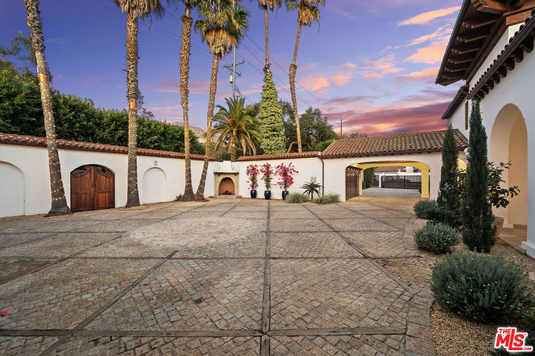 2347 E Valley Rd