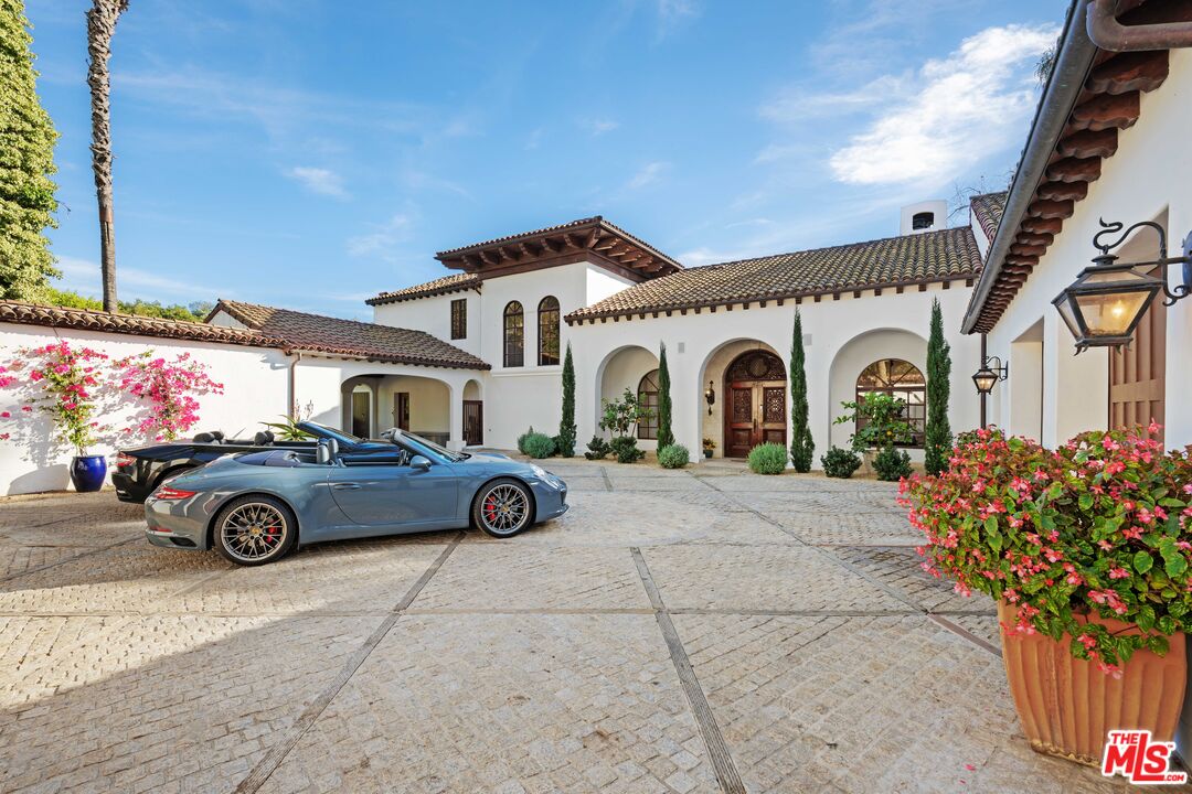 2347 E Valley Rd