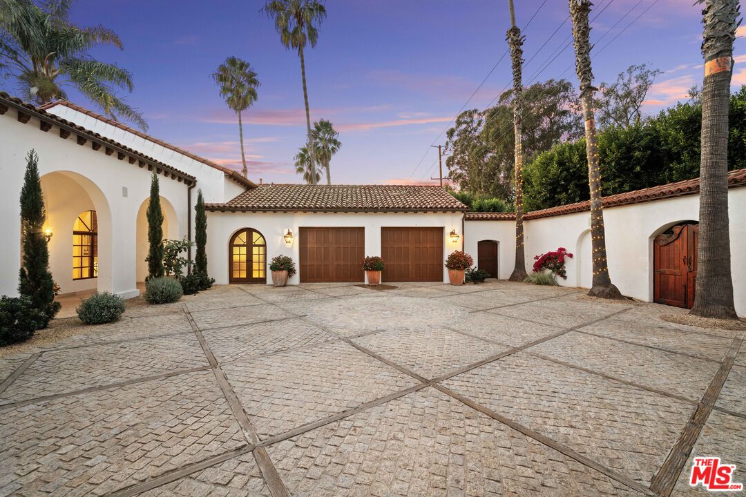 2347 E Valley Rd