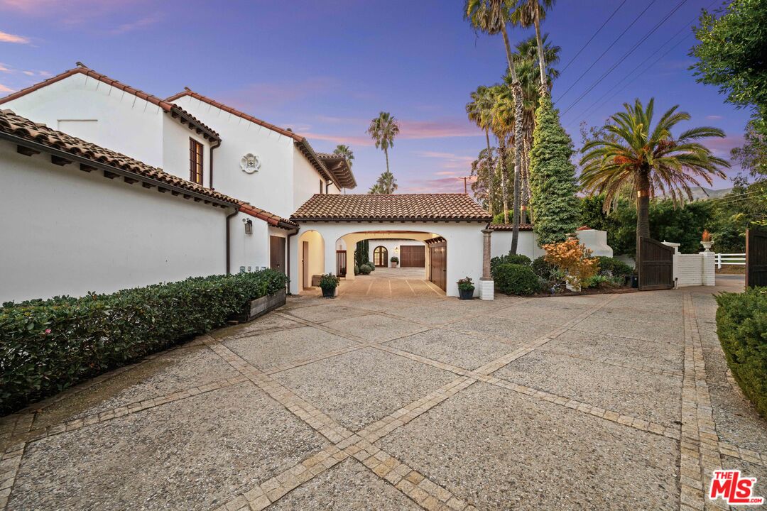2347 E Valley Rd