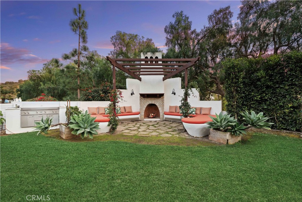 2347 E Valley Road
