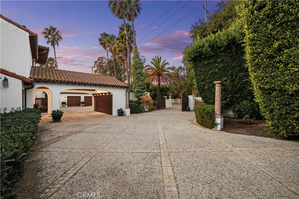 2347 E Valley Road